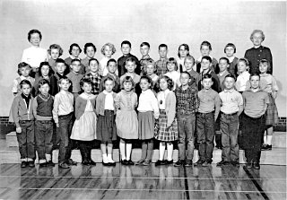 Helen Haldiman (L) and Ruth Zentner taught this 1963 grade school class.